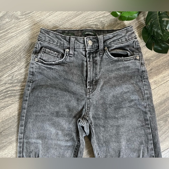 Wild Fable Highest Rise Distressed Mom Jean in grey. Size 00 - Picture 3 of 7